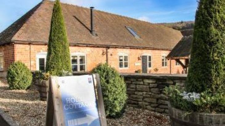 Sleeps 11 Holiday Rental with Hot Tub   in Heart of England