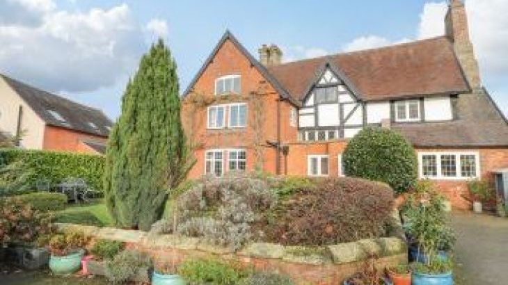 The Manor House, sleeps  12,  Large Country Houses, Staffordshire