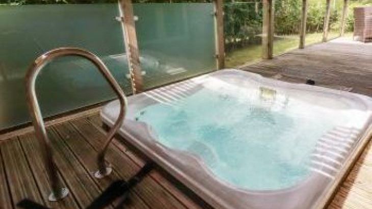 Sleeps 4 Hot Tub Cottage   in South West, West Country