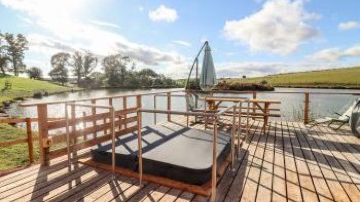 Sleeps 7 Holiday Rental with Hot Tub   in 