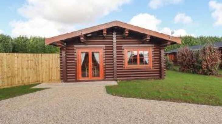Maple Lodge, sleeps  6,  luxury log cabins, Rutland