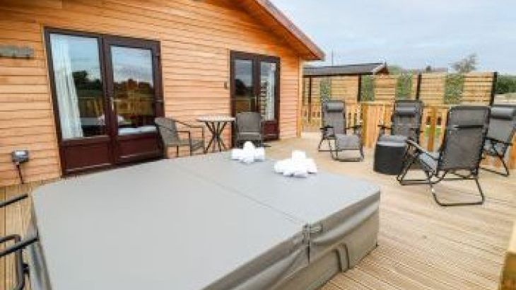 Castle View Lodge, sleeps  4,  luxury log cabins, Derbyshire