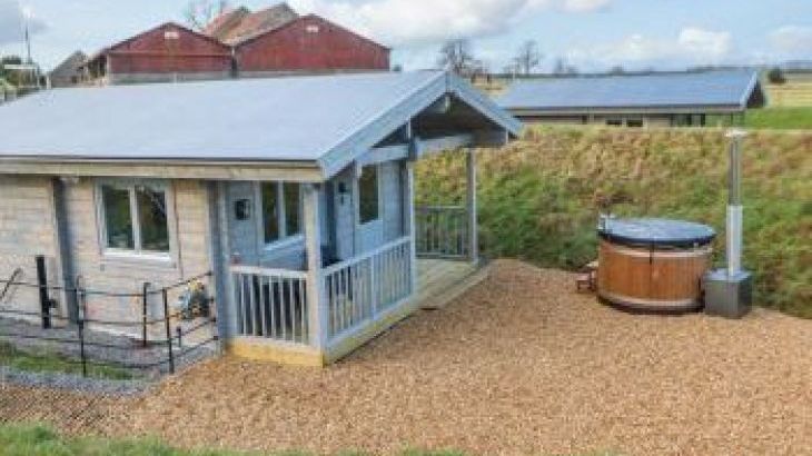 Hot tub cottage for 2 in North England