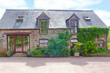 Caecrwn Pet-Friendly Holiday Cottage, South Wales , Powys
