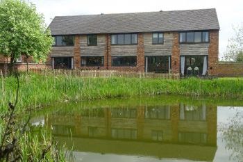 Buttercups Haybarn - 5 Star With Swimming Pool, Sports Area, Shropshire