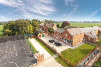 James Parlour - 5 Star with Swimming Pool & Sports Area, Shropshire