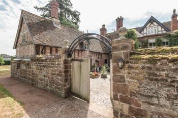 Courtyard Countryside Cottage, Meeson, Heart Of England , Shropshire