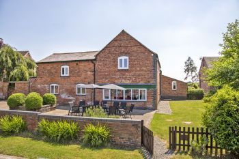 James's Parlour 5 Star with shared Indoor Swimming Pool, Shropshire,  England