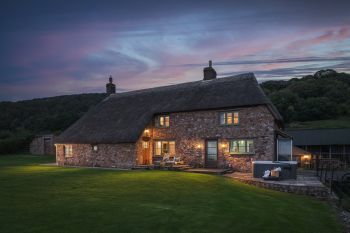 Large 7 Bedroom Holiday Farmhouse with Games Room and Hot Tub, Somerset,  England