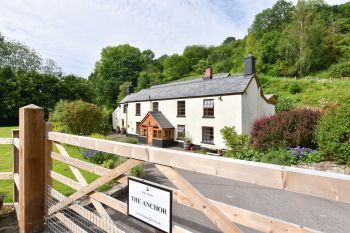 Large Wye Valley Anchor House, Gloucestershire,  England