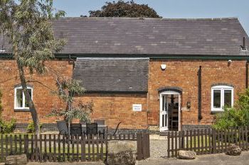 William's Hayloft with Swimming Pool, Sports Court & Toddler Play Area, Shropshire,  England