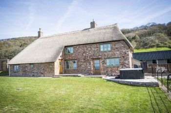 Large 7 Bedroom Holiday Farmhouse with Games Room and Hot Tub, Somerset,  England