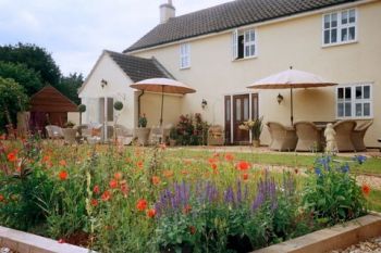 Meadow View, sleeps  20,  group holiday rental, Lincolnshire