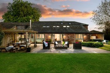 The Long Barn, sleeps  12,  group holiday rental, Somerset