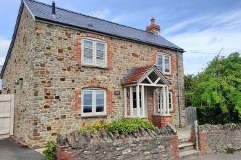 Sleeps 2, Romantic, Modern, Luxurious Cottage with garden, WiFi and Amazing Views