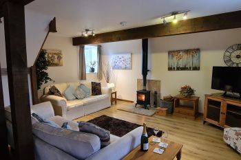 Williams Hayloft - with Swimming Pool & Toddler Area, Shropshire, England