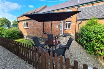 Emma's Dairy - With Pool, Sports Area & Under 5yrs play area included, Shropshire,  England