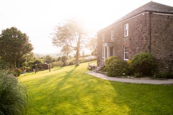 Lower Northcott Farmhouse, sleeps  17,  group holiday rental, Cornwall