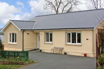 Family Holiday Bungalow for 5 close to Narberth, Pembrokeshire,  Wales
