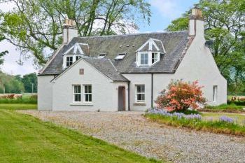 Easter Urray Rural Retreat, sleeps  10,  group holiday rental, Highland