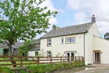 Chimney Gill Farmhouse, sleeps  12,  group holiday rental, Cumbria