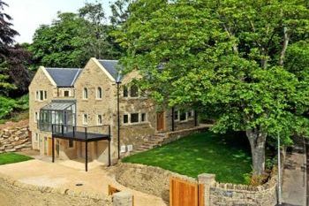 Clouds Hill Luxury Holiday House, sleeps  10,  group holiday rental, West Yorkshire