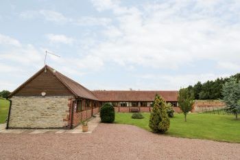 Beesoni Holiday Barn - Worcestershire