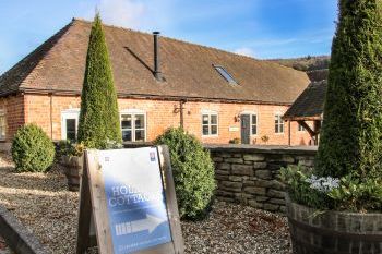 Milking Parlour Rural Retreat, sleeps  11,  group holiday rental, Shropshire