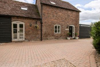 Trooper's Dog-Friendly Cottage, sleeps  12,  group holiday rental, Shropshire