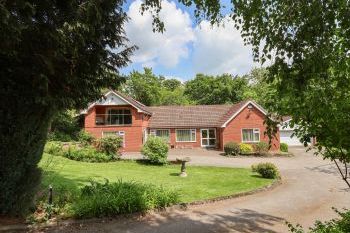 5 Bedroom Ruabon Cottage with Pool, Wrexham,  Wales