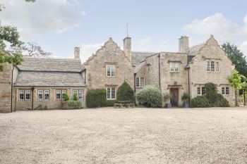 Home Farm, sleeps  16,  group holiday rental, Oxfordshire