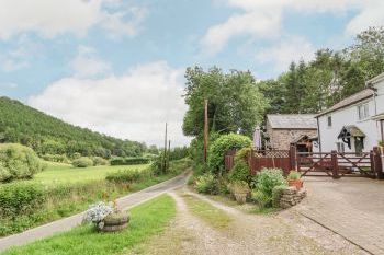 The Little White Pet-Friendly Holiday Cottage, North Wales , Denbighshire,  Wales