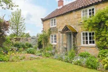 1 Corner Cottages, dog friendly accommodation, North Yorkshire,  England