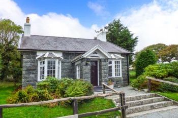 Stone-Built Lodge to Sleep 10, Gwynedd,  Wales