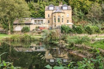 Belvedere Farm, sleeps  12,  group holiday rental, West Yorkshire