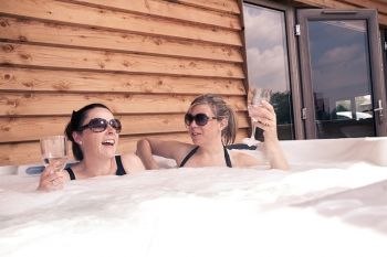 Relax in an English Hot Tub Cottage